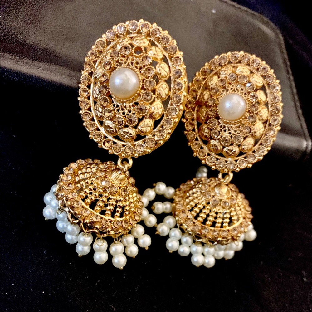 ✨ GOLD CHANDELIER EARRINGS! ✨